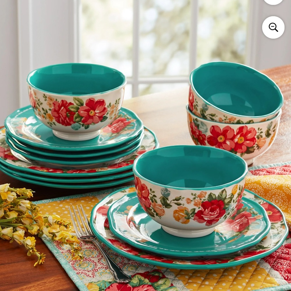 Pioneer Woman Plate set